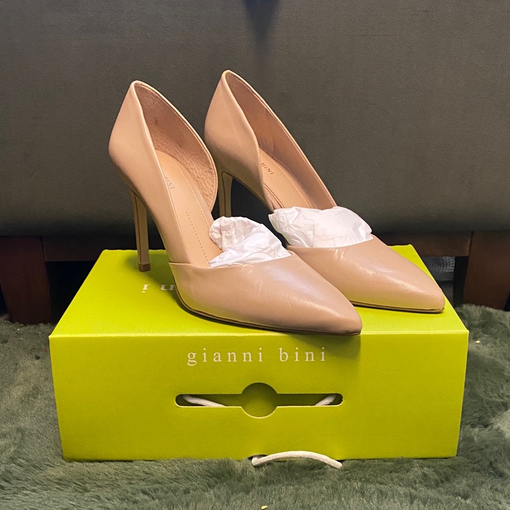 Gianni Bini Tan Pointed Toe Heels
